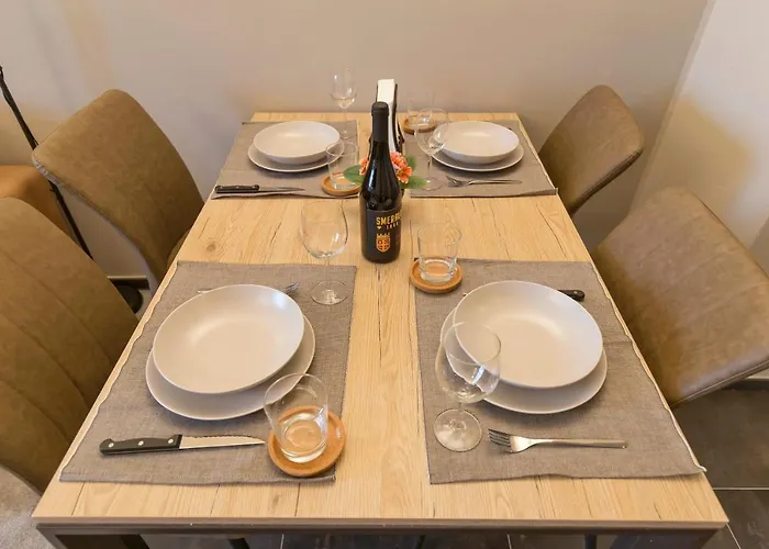 Modern & Bright 2 Bedroom Flat 50m From M4 Stop Appartement Milaan