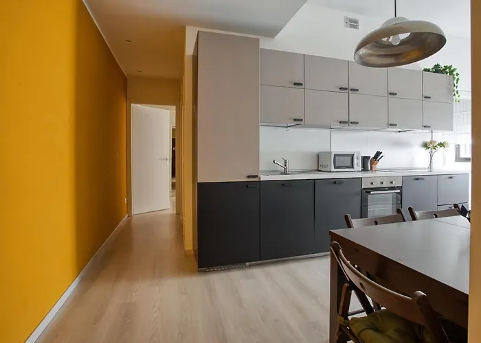 Joivy Vibrant 2bed With Balcony Milan
