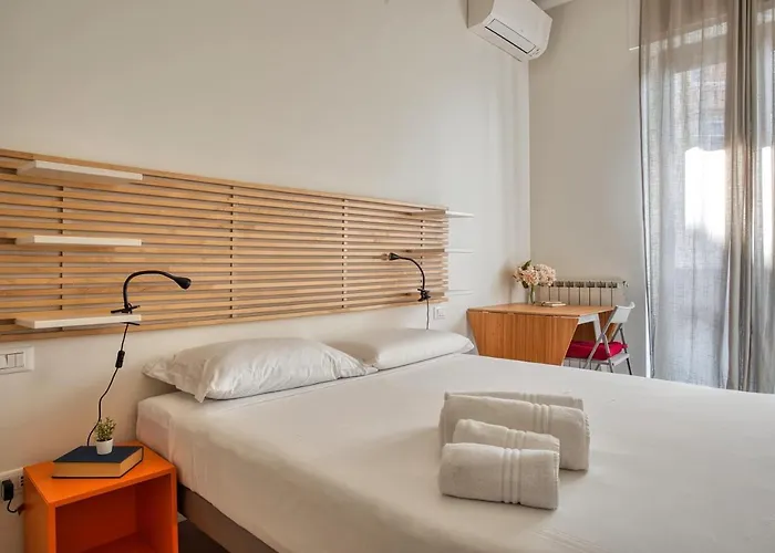 Joivy Vibrant 2bed With Balcony Apartment
