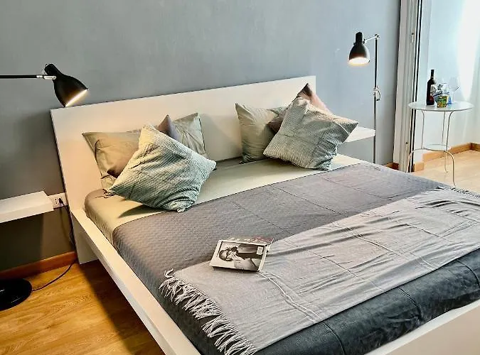 Cozy 3 Km Away From Duomo * Milánó