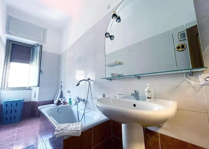 Corner 32 Милан