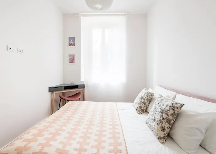 Bocconi 2 In Stile Corte Milanese Apartment *