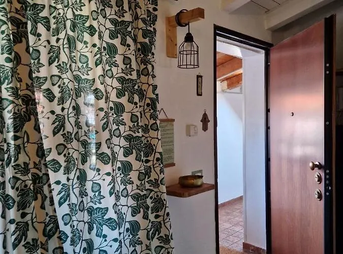 Into The World Apartment *