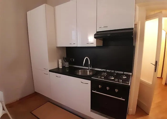 Martina, Silenzioso A 100 Metri Dalla Metropolitana Appartamento *