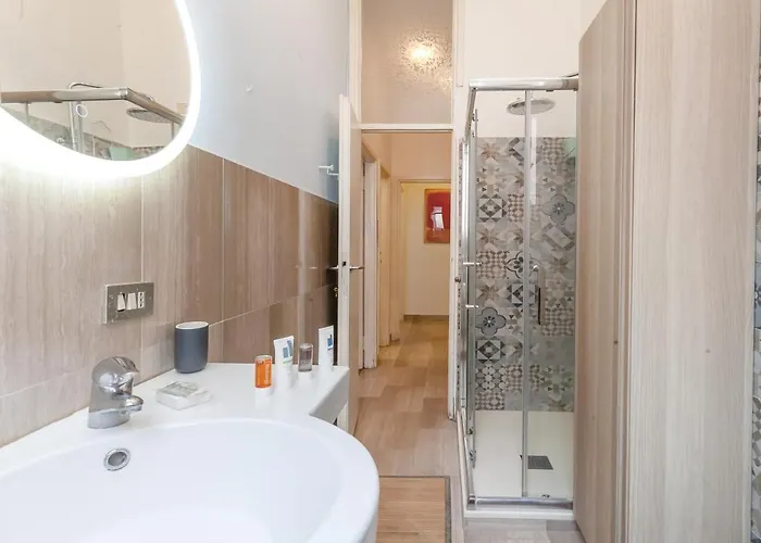 Hotell Double In The Center - 20 Min Walk From Duomo