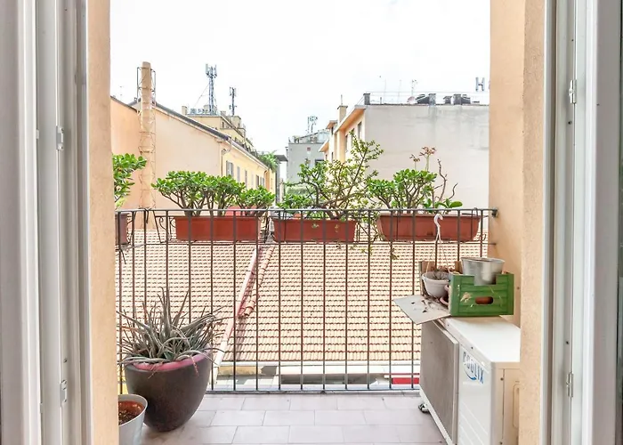 Hotell Double In The Center - 20 Min Walk From Duomo