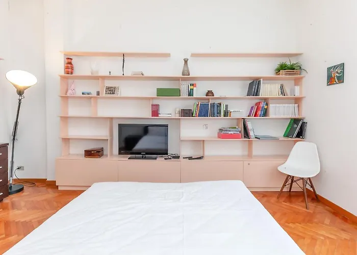 Hotell Double In The Center - 20 Min Walk From Duomo