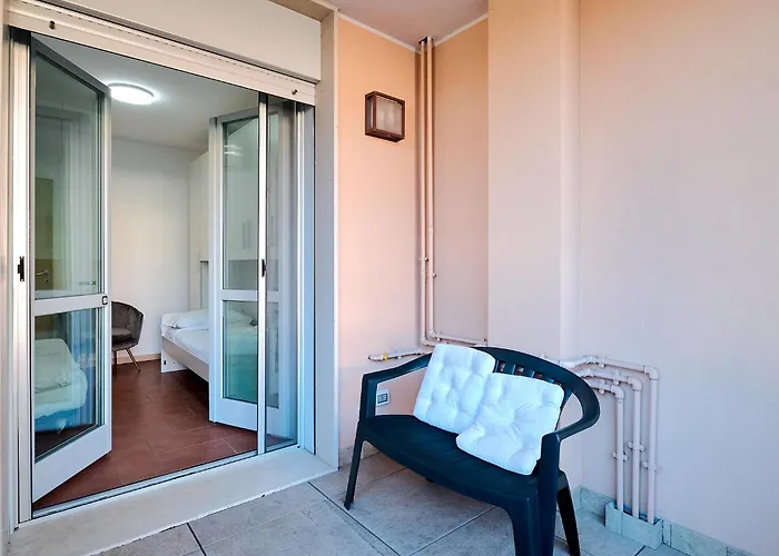 Apartmán Xenia - Spacious And Bright New Flat With Garden *