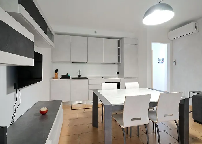 Xenia - Spacious And Bright New Flat With Garden Apartmán