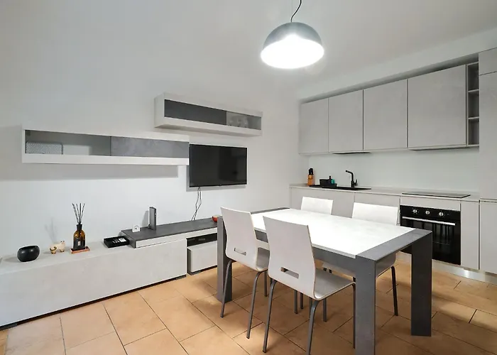 Apartmán Xenia - Spacious And Bright New Flat With Garden
