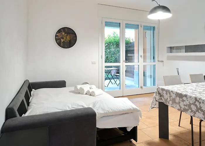 Xenia - Spacious And Bright New Flat With Garden Apartmán Milán