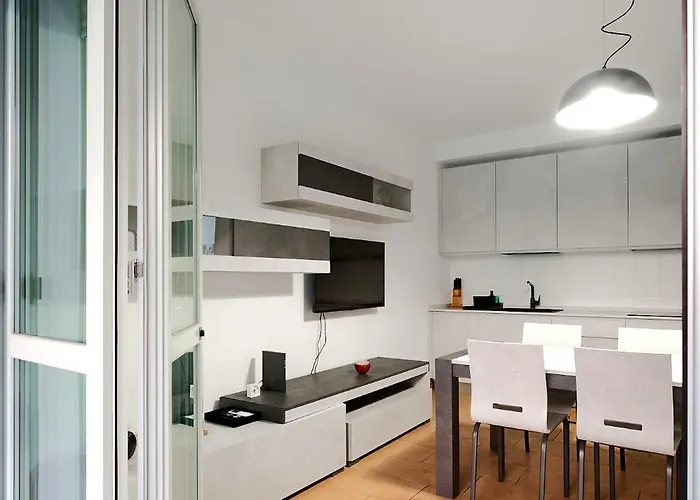 Apartmán Xenia - Spacious And Bright New Flat With Garden *