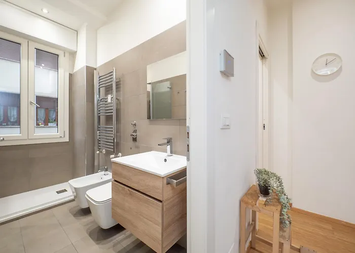 5 Guests - Modern With Balcony Milán