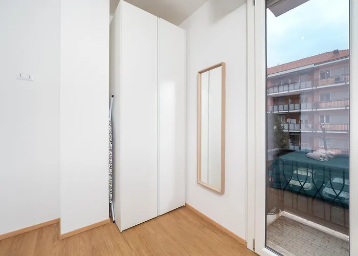 5 Guests - Modern With Balcony Milán