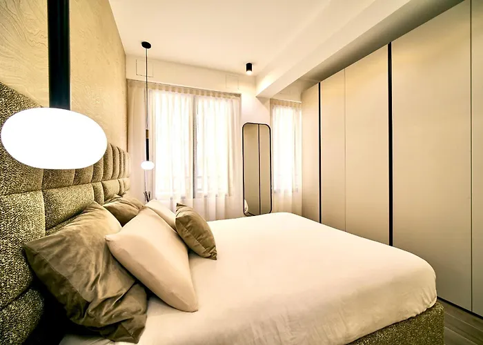 Appartement Picasso Golden House Next To Duomo Milaan