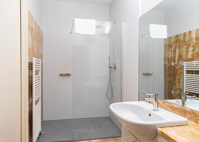 Appartamento Elegante Bilocale In Montenapoleone - Brera Milano