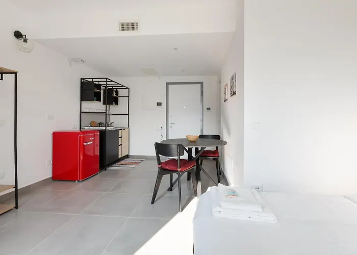 Guesthost - Udine M2 - Bright And Cozy Апартаменты *