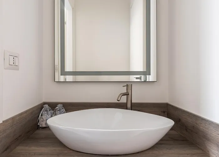 Nuovo Bilocale Appena Ristrutturato Vicino Darsena *