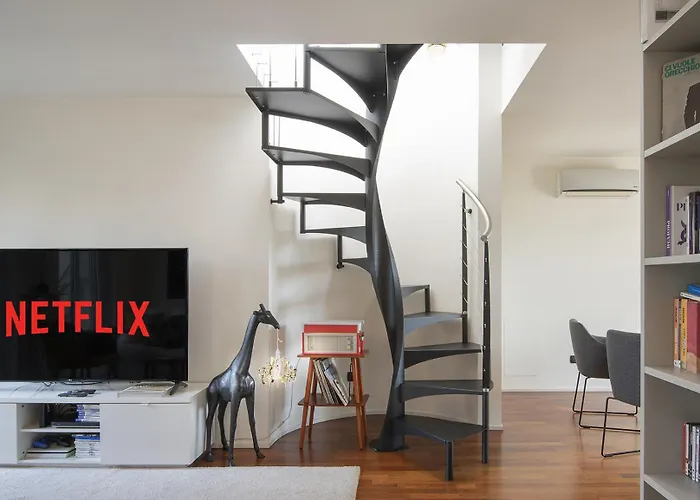 公寓 Giresio 41 - Your Penthouse With Rooftop Garden In Navigli - Wifi 米兰