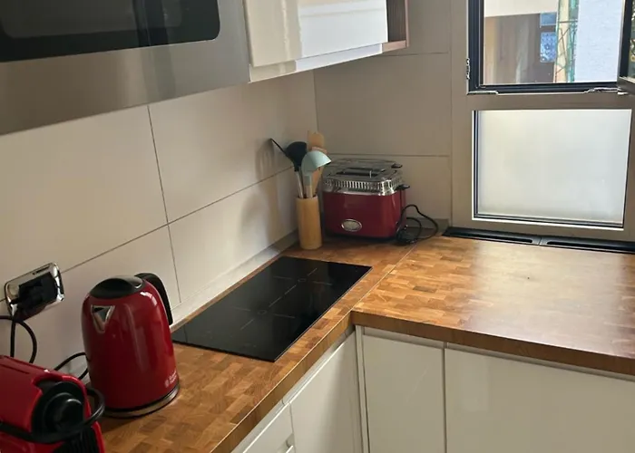 Luxury Apt In City Life *