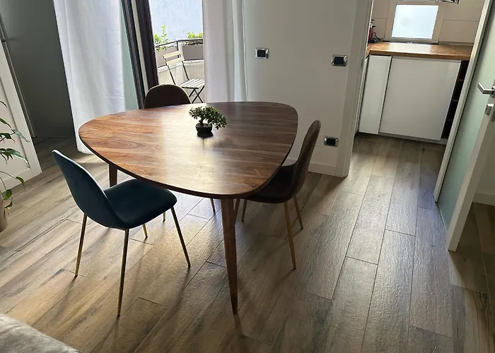 Luxury Apt In City Life