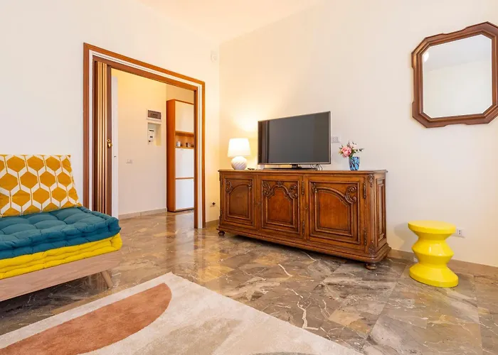 Guesthost - Casa Giuliana Splendido Trilocale *