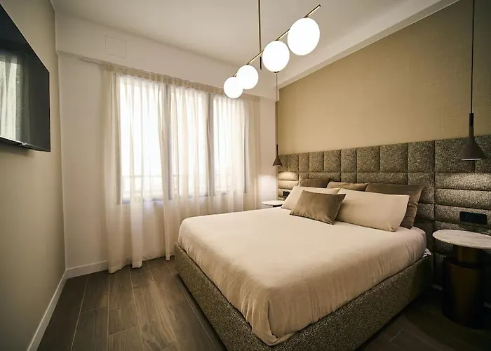 Caravaggio Golden House Next To Duomo *