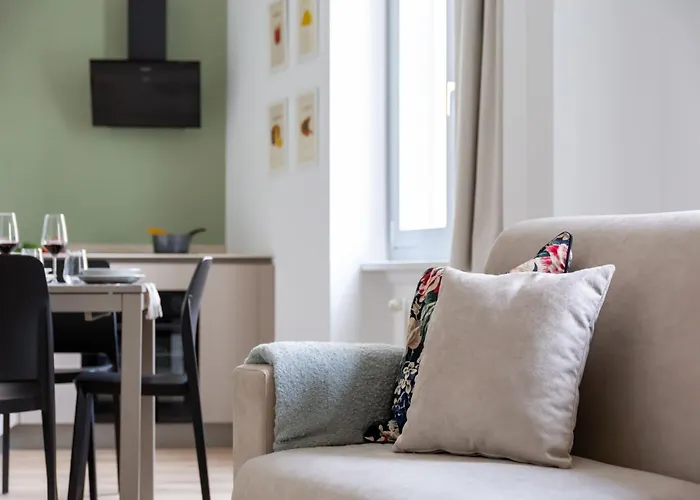 The Rent - Spacious And Renovated Two-bedroom Downtown Milano