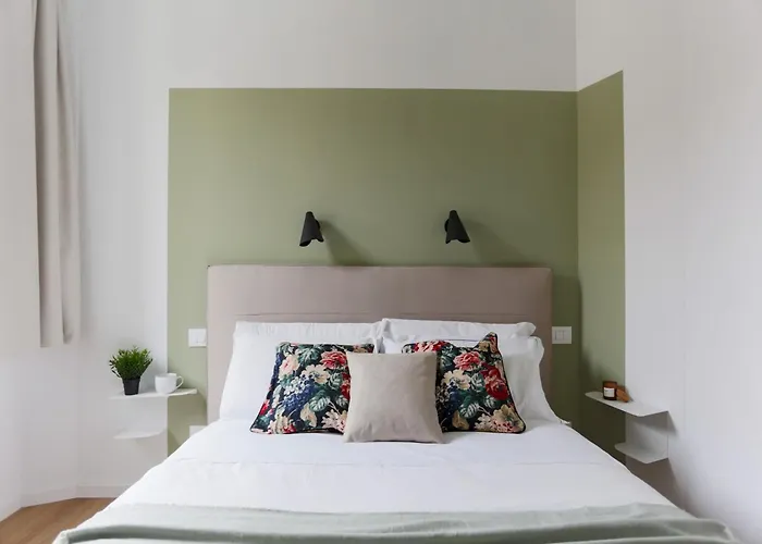 The Rent - Spacious And Renovated Two-bedroom Downtown