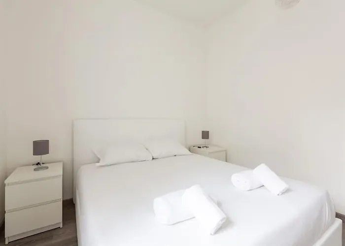 Easytopstay - Large Close To Metro شقة *