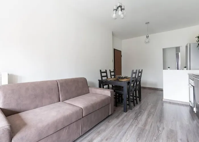 شقة Easytopstay - Large Close To Metro ميلان