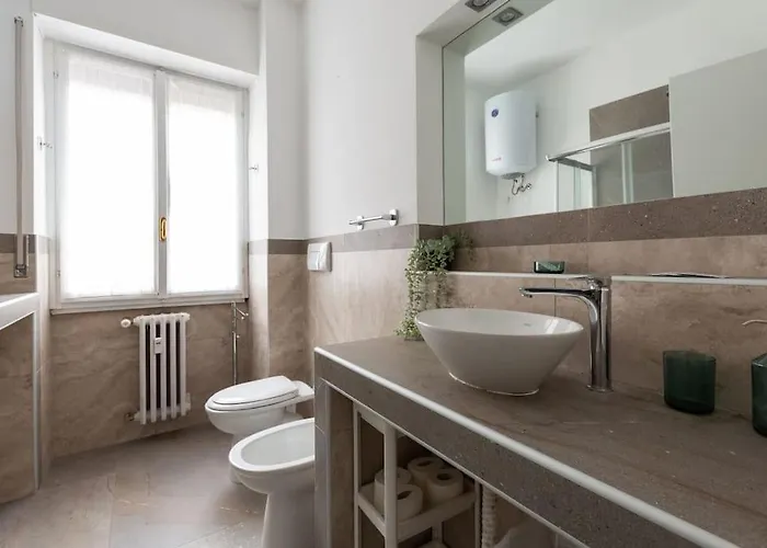 Easytopstay - Large Close To Metro شقة