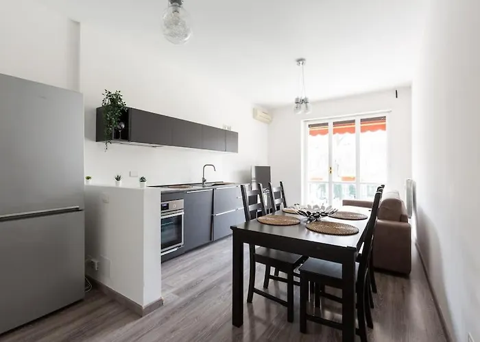 شقة Easytopstay - Large Close To Metro