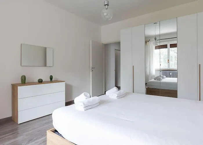 شقة Easytopstay - Large Close To Metro