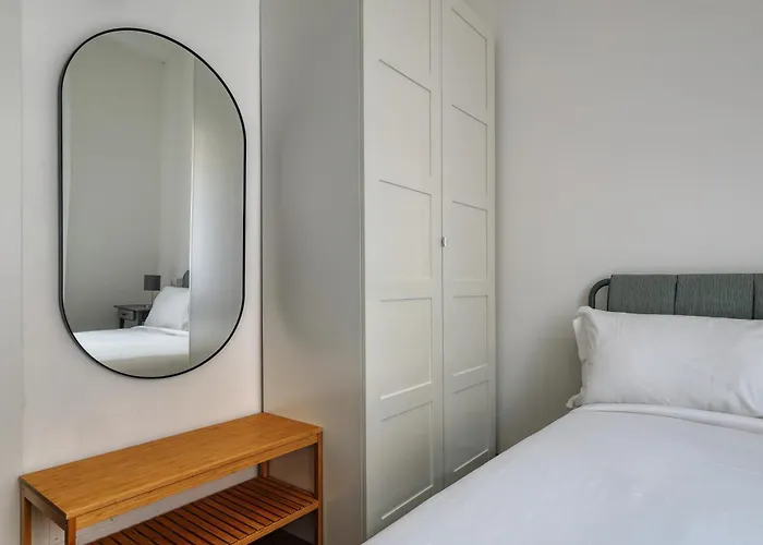 Lägenhet Joivy Chic 3-bed Flat Near Colonne Di San Lorenzo