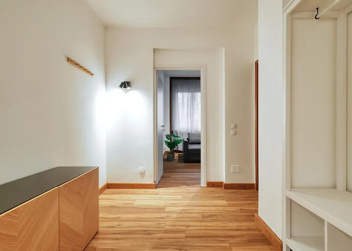 Joivy Chic 3-bed Flat Near Colonne Di San Lorenzo Milano