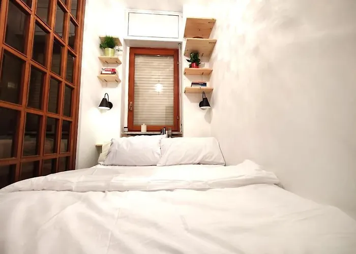 Casa Cloclo: Design & Vintage Above Subway