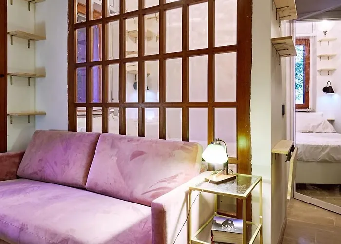 Apartment Casa Cloclo: Design & Vintage Above Subway