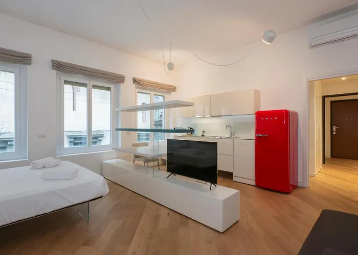 Duomo Elegant Flat Milano