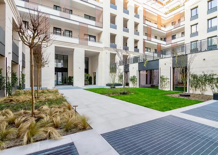 Urban Luxury - Bright And Central Apartment Milan