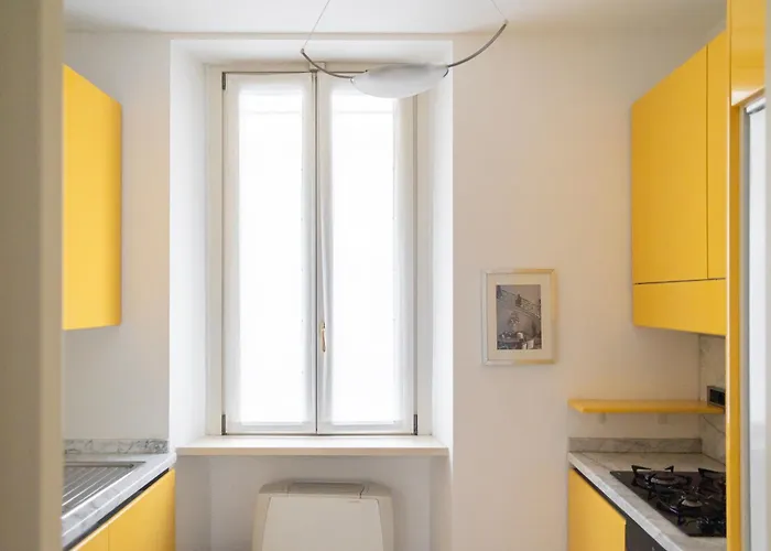 Appartamento Elegante Bilocale In Montenapoleone - Brera Milano