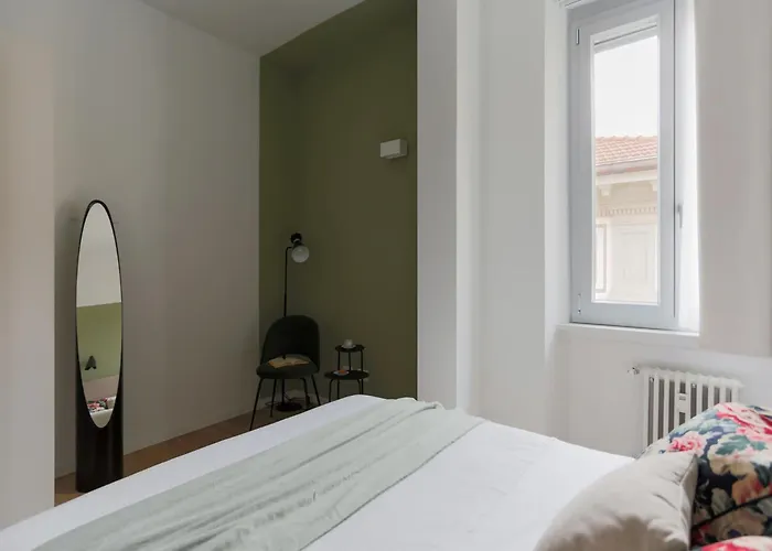 The Rent - Spacious And Renovated Two-bedroom Downtown Lejlighed *