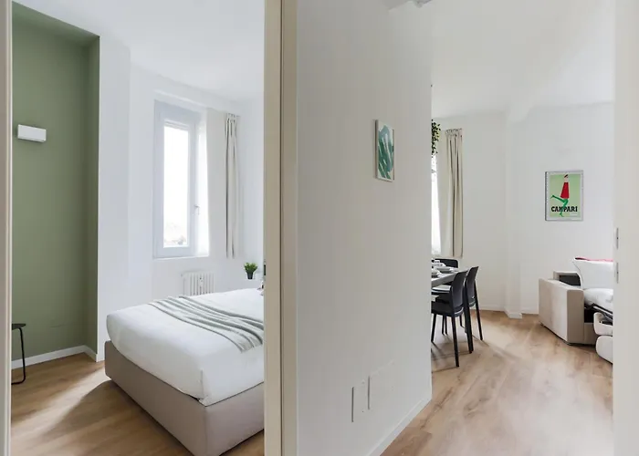 The Rent - Spacious And Renovated Two-bedroom Downtown Lejlighed