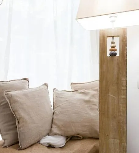 Elegant Triplex Townhouse With Luxe Terrace * 밀라노