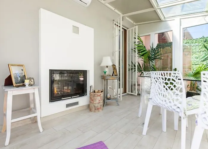 아파트 Elegant Triplex Townhouse With Luxe Terrace *