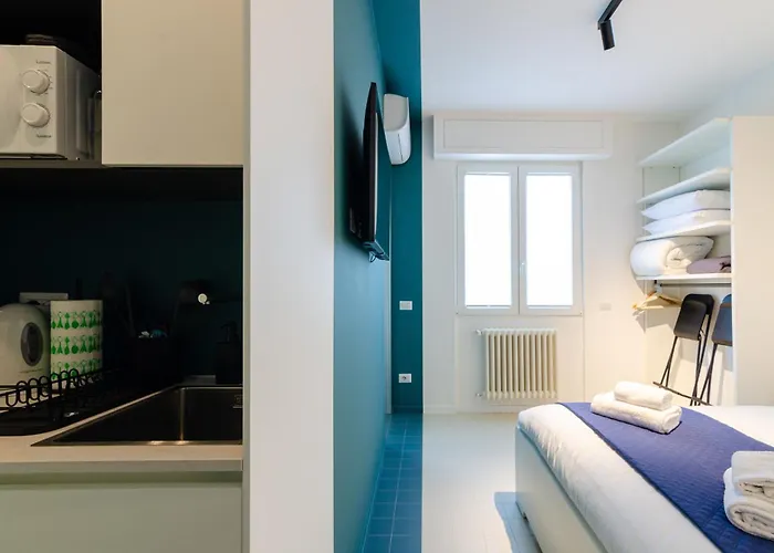 San Siro Blue Flat