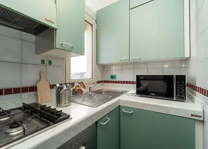 5 Giornate Con Terrazzo E Garage Privato شقة *