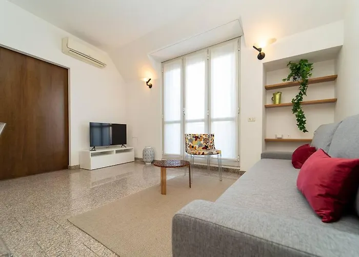 شقة 5 Giornate Con Terrazzo E Garage Privato