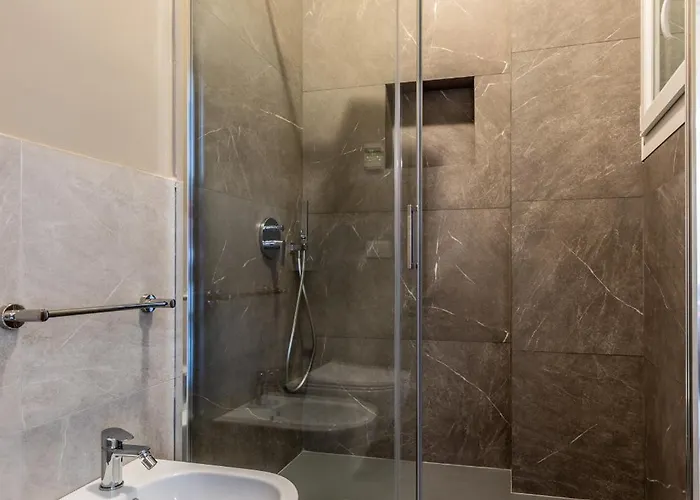 Stayeasy Quadronno33 - 3 Bedrooms, 2 Baths - Duomo Walking Distance *