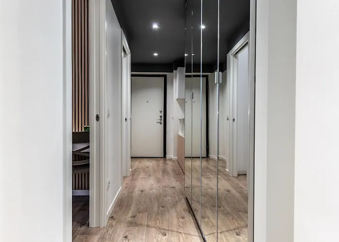 Stayeasy Quadronno33 - 3 Bedrooms, 2 Baths - Duomo Walking Distance *